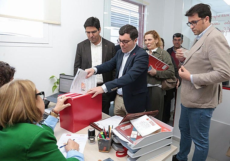 Díaz Farias no pedirá el voto para ninguno de los dos candidatos del PSOE